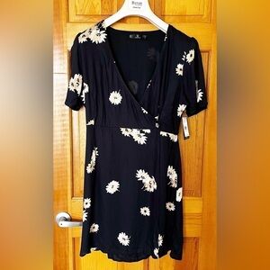 Volcom Women's Wrapsicle Floral Minidress Black Size XXL Creme Daisy Wrap Front